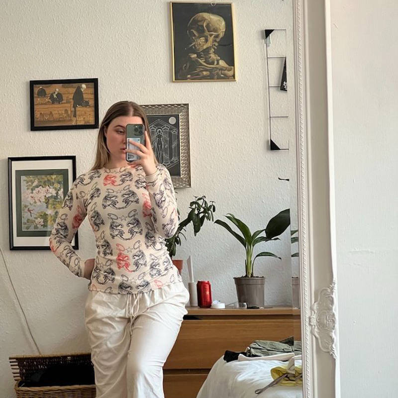 Corteiz Top Women's Tiger Mesh Long Sleeve Crtz Knitwear Cream Wearing Effect