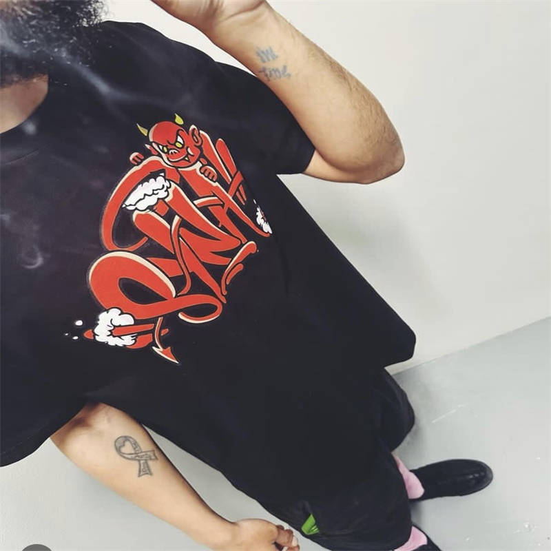 Syna World Devil T-shirt Black Wearing Effect