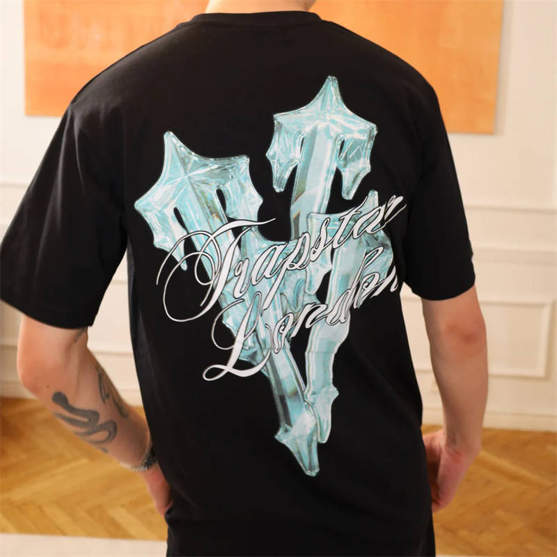 Trapstar Style Font T Letter Diamond T-shirt Black Wearing Effect