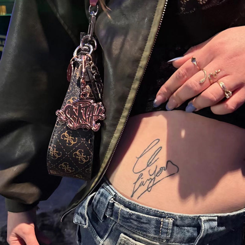 Syna World Keychain Rose Gold Wearing Effect