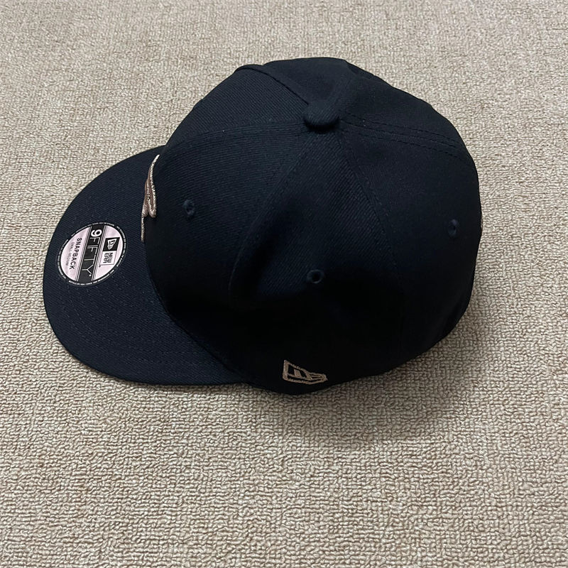 NEW ERA × Syna World 9Fifty Black Syna World x New Era 9Fifty Snapback Cap - Black / Rose Gold