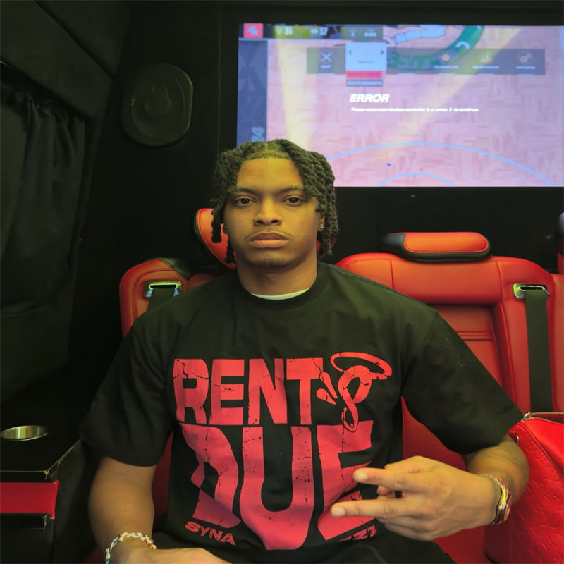 Syna World x Nemzzz Rents Due T Shirt Wearing Effect