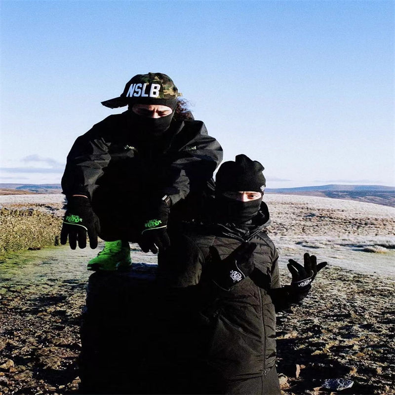 Syna World Syn No Trace Gloves Black Green Wearing Effect