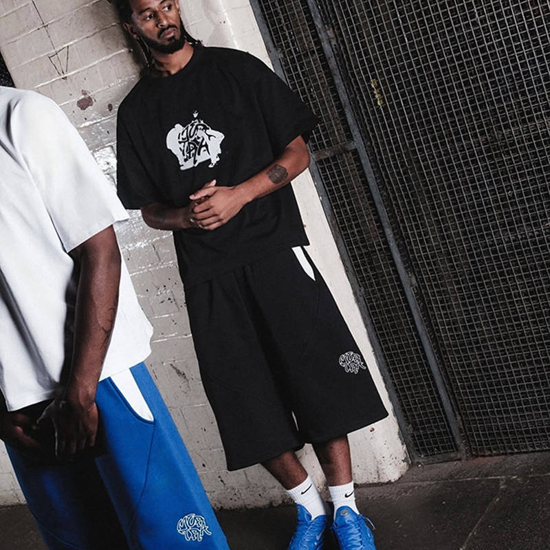 Mertra Bigstep Shorts Blue Wearing Effect