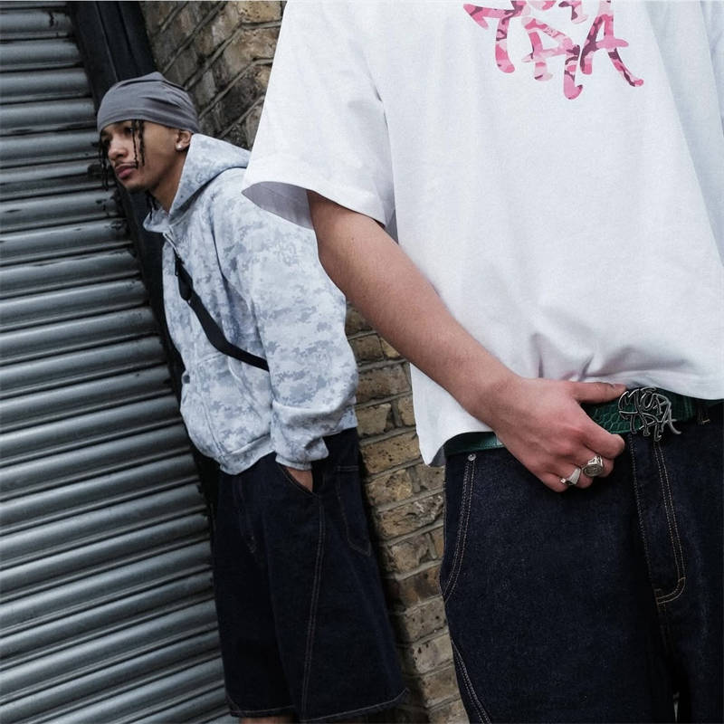 Mertra Camo Tee White Pink Wearing Effect