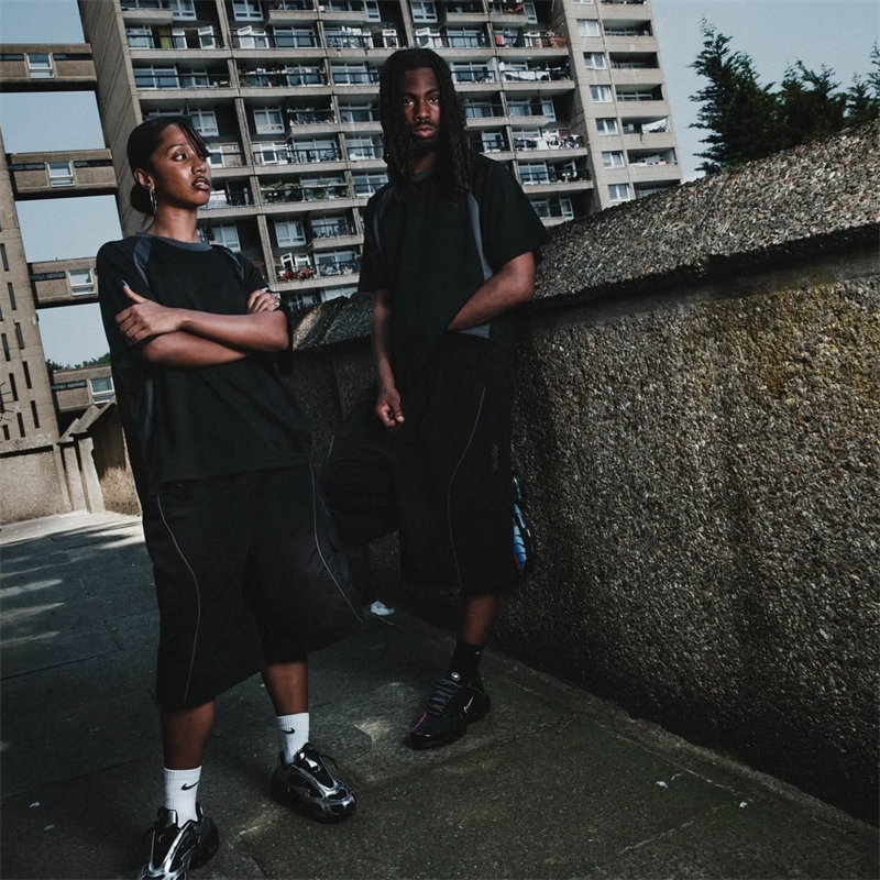 Mertra Pulse Tee and Shorts Black Wearing Effect