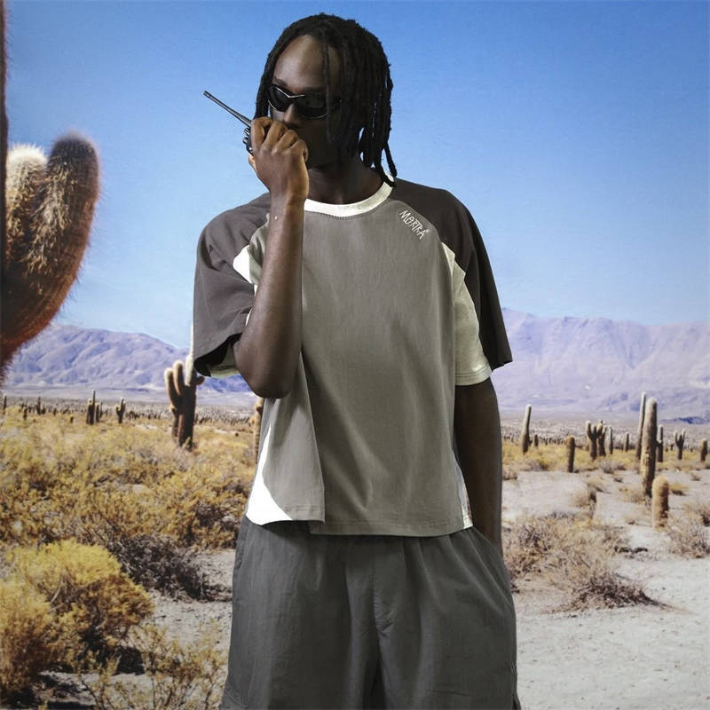 Mertra Mantis Tee Grey Wearing Effect
