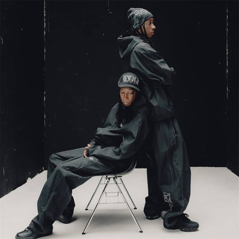 Syna World Micro Ripstop Windbreaker and Trackpant Black Wearing Effect