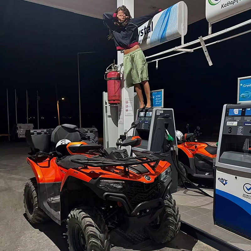 Syna World Energy Shorts Green Wearing Effect