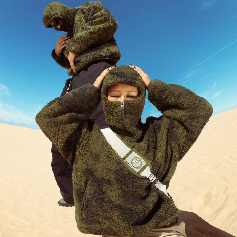 Mertra Ninja Fleece Green Wearing Effect