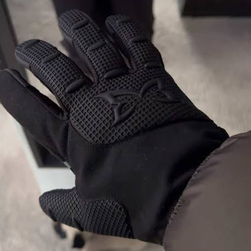 Mertra Technical Gloves Black Wearing Effect