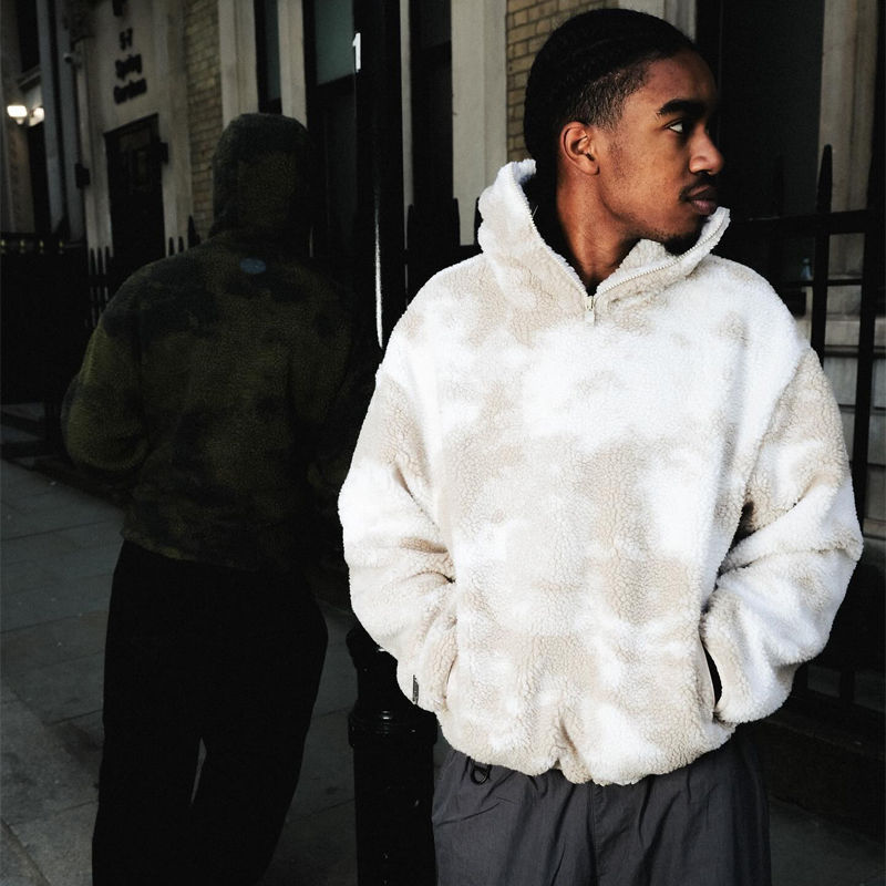 Mertra Ninja Fleece Beige Wearing Effect