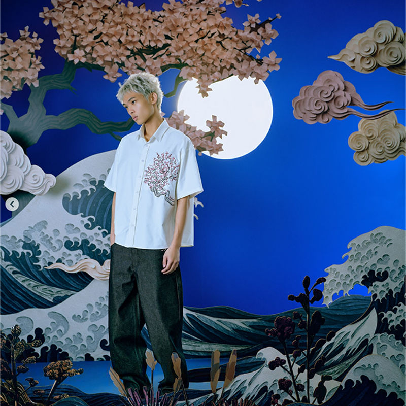 Derschutze Blossom V2 Shirt Creme Wearing Effect