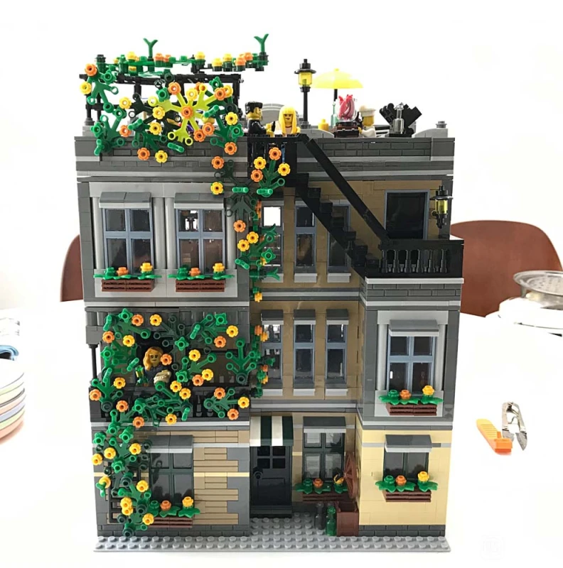 Creator Expert Street View Lion Pub 5910Pcs Moc Model Modular Building Blocks Bricks Toys 89107