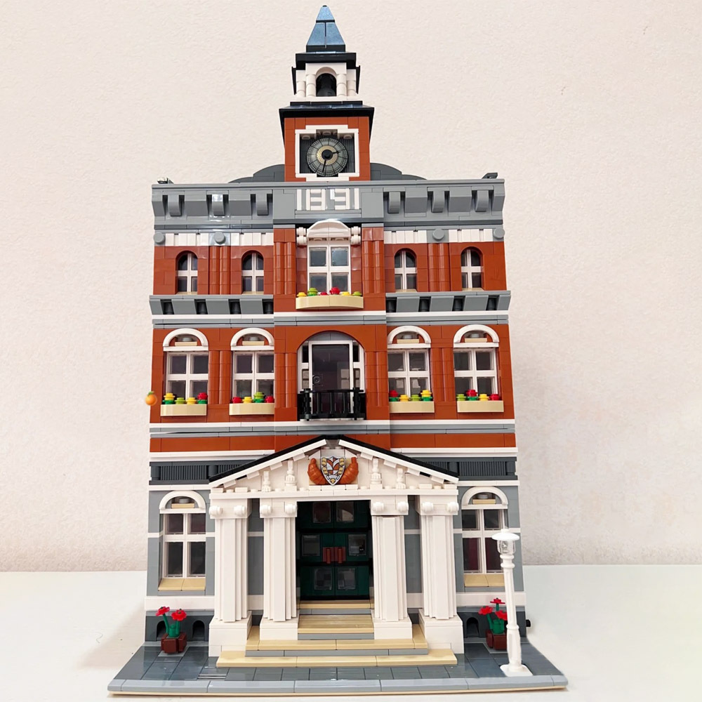 (Ship from USA) Classic Creator Expert City Street View Serial Town Hall 10224 2766Pcs Building Blocks Bricks With Minifigures