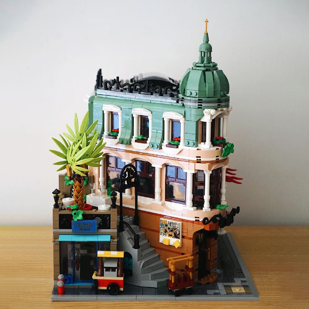 (Ship from USA) Classic Creator Expert Street View Serial Boutique Hotel 10297 22050 3066Pcs Building Blocks Bricks With Minifigures