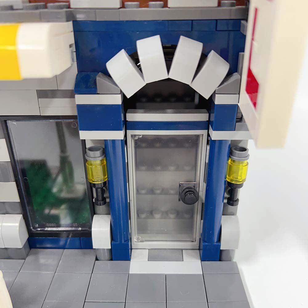 (Ship from USA) Classic Creator Expert City Street View Serial Cafe Corner 10182 2133Pcs Building Blocks Bricks With Minifigures
