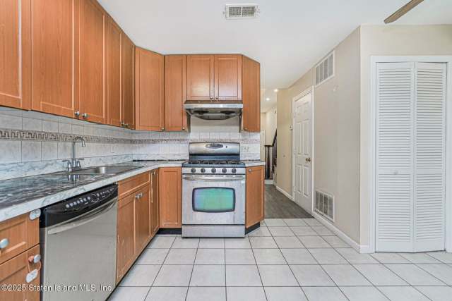 465 Amherst Ave, Staten Island, NY 10306