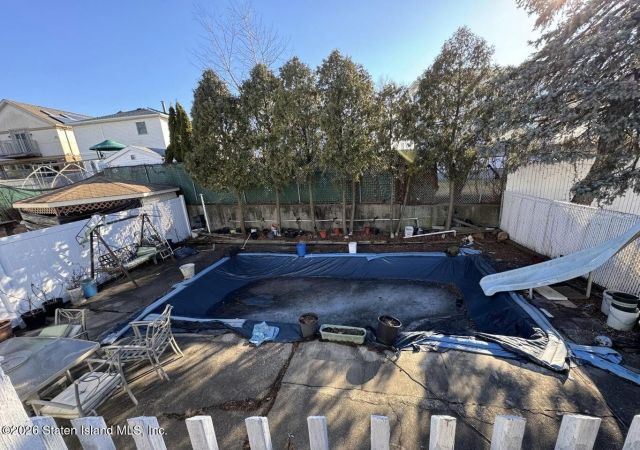 664 S Gannon Ave, Staten Island, NY 10314