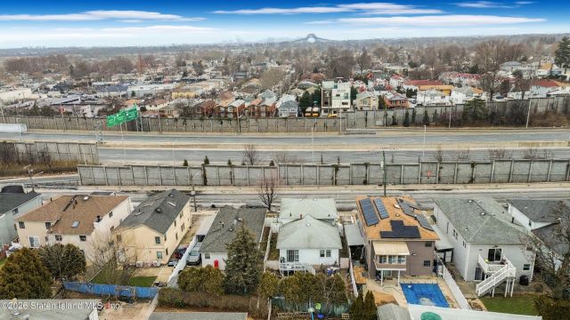 664 S Gannon Ave, Staten Island, NY 10314