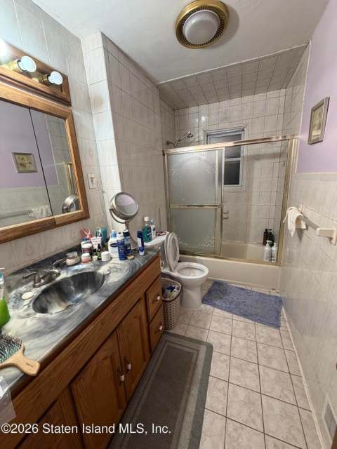 664 S Gannon Ave, Staten Island, NY 10314