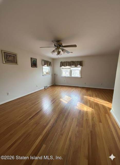 664 S Gannon Ave, Staten Island, NY 10314