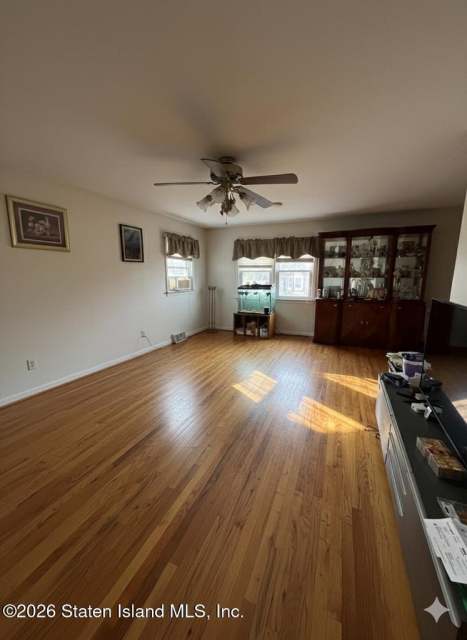 664 S Gannon Ave, Staten Island, NY 10314