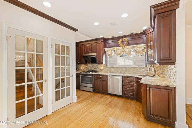 118 Jacques Ave, Staten Island, NY 10306
