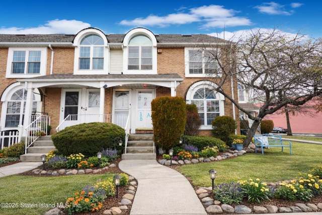 100 Debbie St B, Staten Island, NY 10314