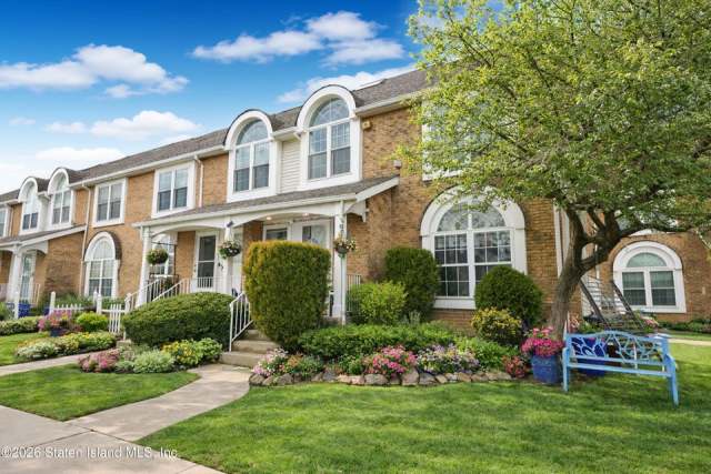 100 Debbie St B, Staten Island, NY 10314