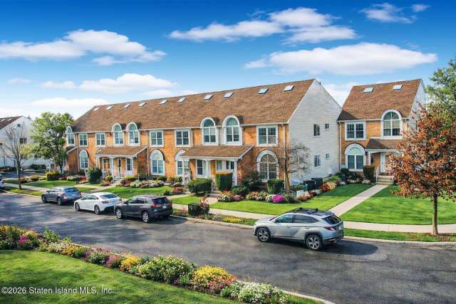 100 Debbie St B, Staten Island, NY 10314