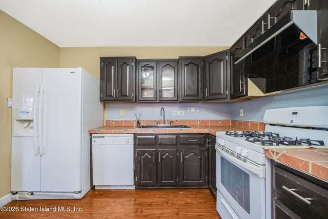 100 Debbie St B, Staten Island, NY 10314