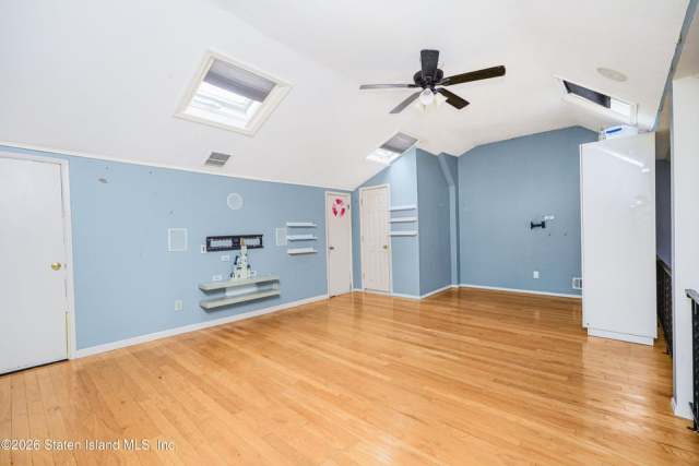 100 Debbie St B, Staten Island, NY 10314