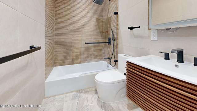 88 Aberdeen St, Brooklyn, NY 11207