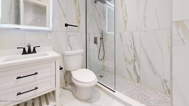 88 Aberdeen St, Brooklyn, NY 11207
