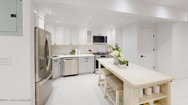 88 Aberdeen St, Brooklyn, NY 11207