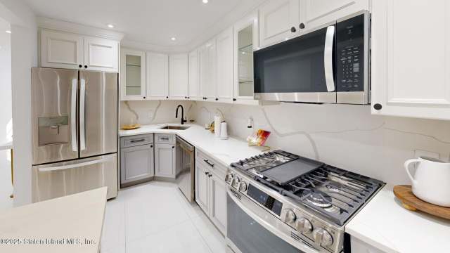 88 Aberdeen St, Brooklyn, NY 11207