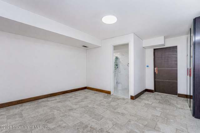 25 Winfield St, Staten Island, NY 10305