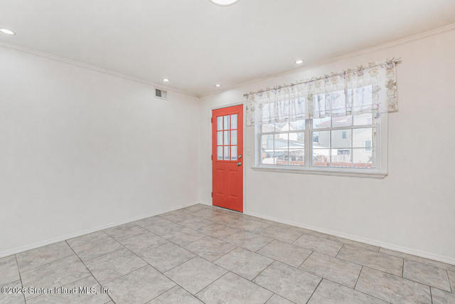 25 Winfield St, Staten Island, NY 10305