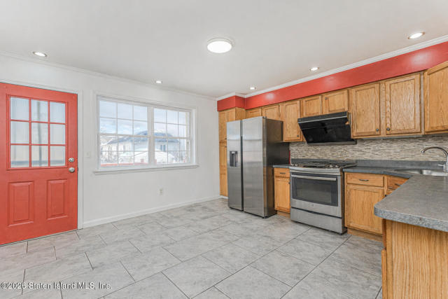 25 Winfield St, Staten Island, NY 10305
