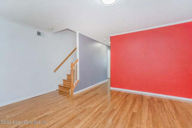25 Winfield St, Staten Island, NY 10305