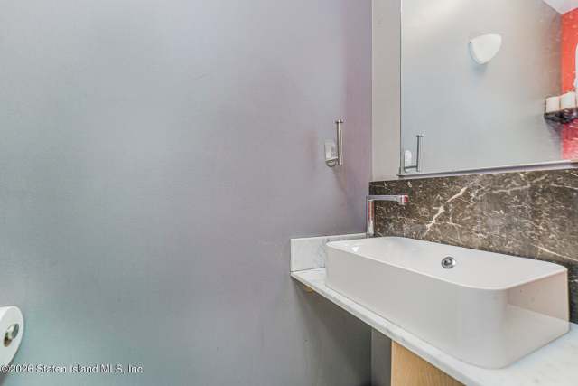 25 Winfield St, Staten Island, NY 10305