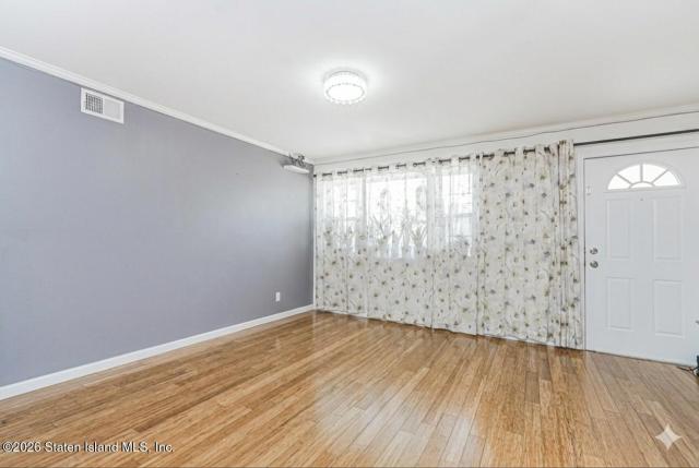 25 Winfield St, Staten Island, NY 10305