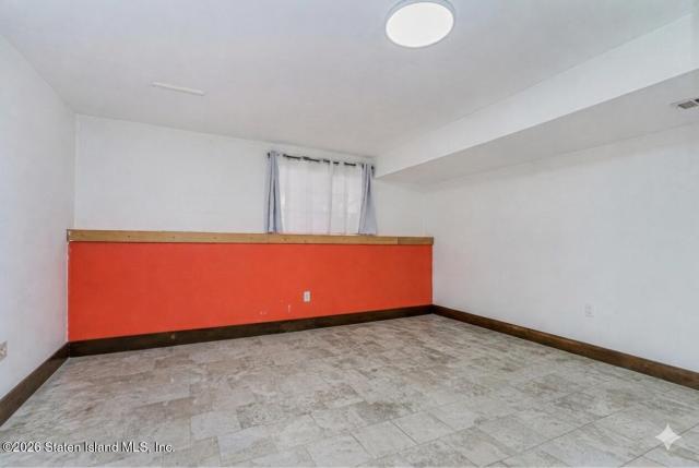 25 Winfield St, Staten Island, NY 10305