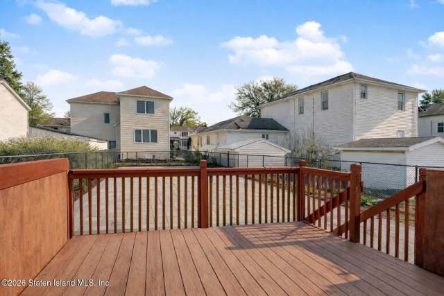 25 Winfield St, Staten Island, NY 10305