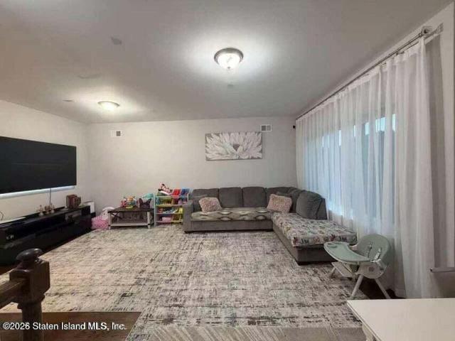 109 Gower St, Staten Island, NY 10314