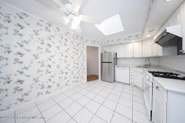 38 Jones St, Staten Island, NY 10314