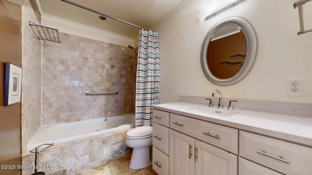 80 Bay St Lndg Ph1l, Staten Island, NY 10301