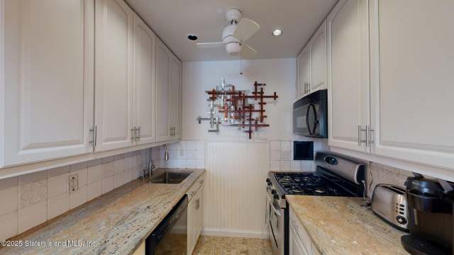 80 Bay St Lndg Ph1l, Staten Island, NY 10301