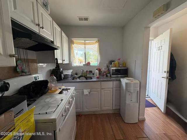 182 Freeborn St, Staten Island, NY 10306